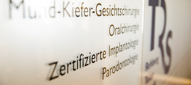 Zahnimplantate Behandlung in Holzkirchen; Ablauf Implantatbehandlung